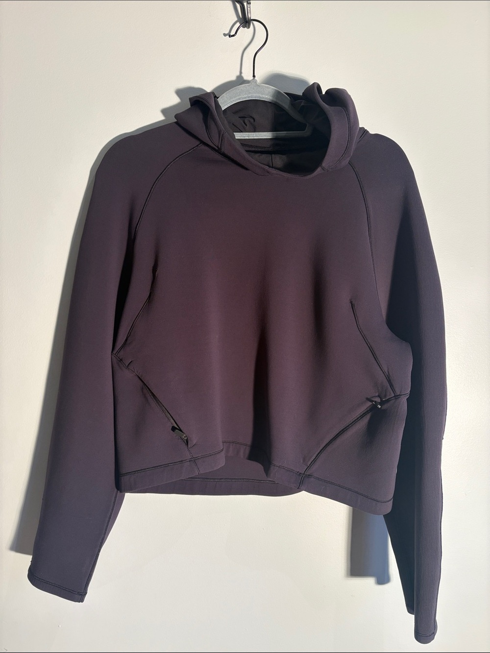 lululemon athletica Cropped Hooded Pullover in Plum
